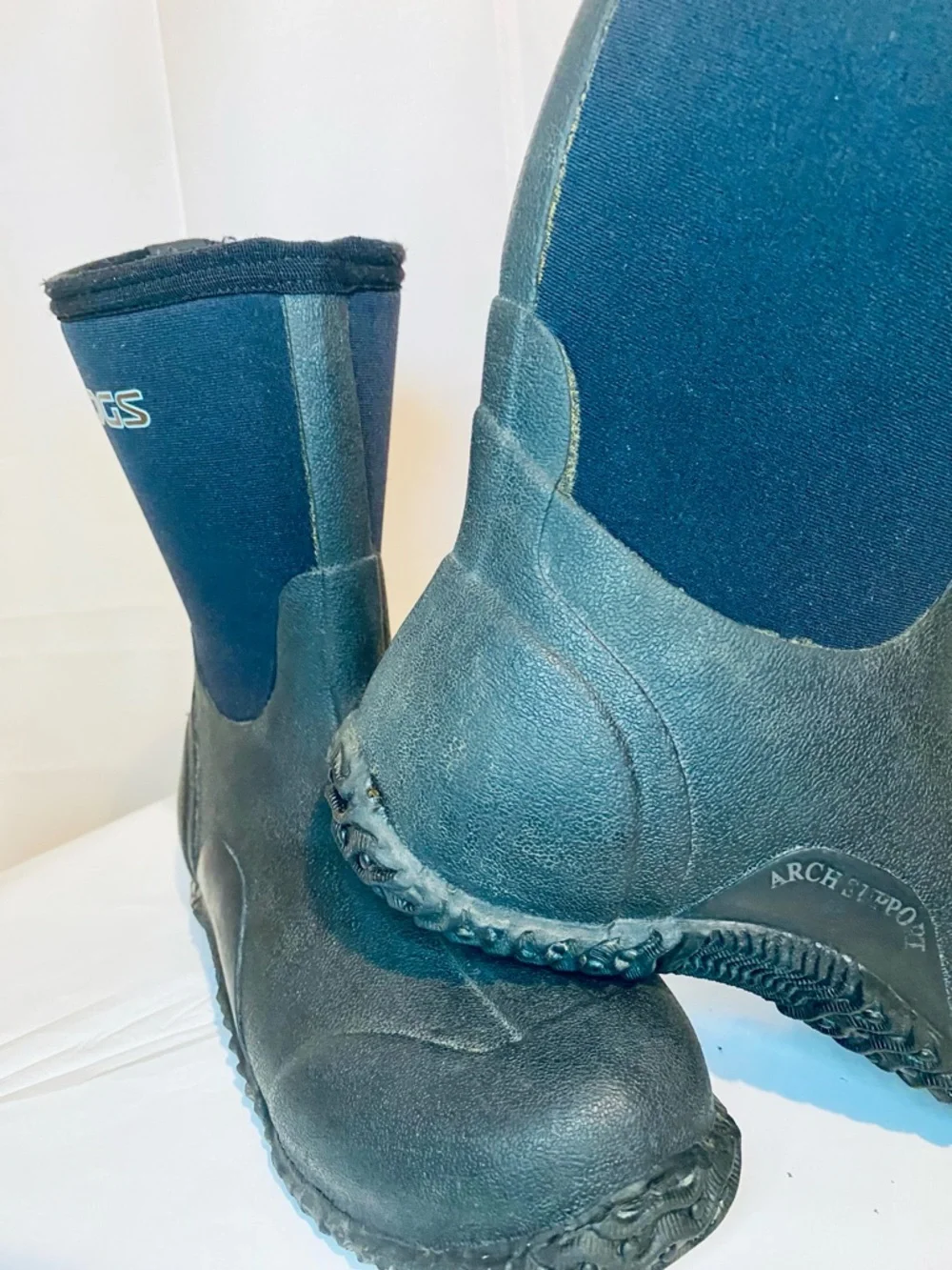 Bogs Women's Blue and Black Winter Rain Boots Size 8